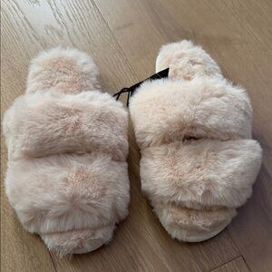 Express Plush Cream Slippers